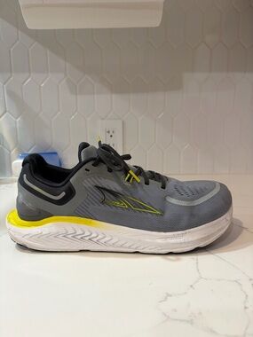 Altra Men’s Gray and Yellow Athletic Running Shoe